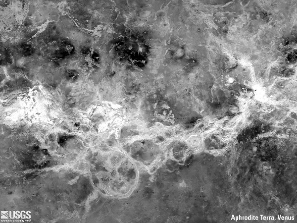 Тессеры - паутинообразные трещины на поверхности Венеры