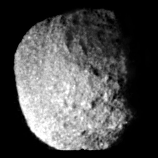 Спутник Протеус (чёрно-белый фотоснимок с Вояджера-2)