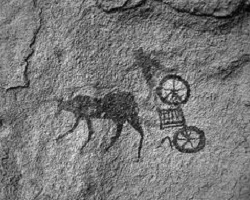 Изображение колесницы на скале Тассли