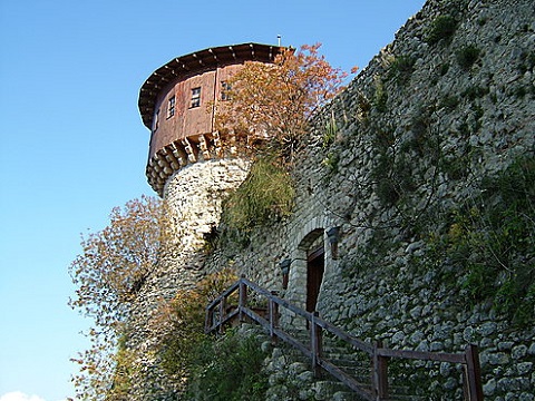 Замок Петрела в Тиране