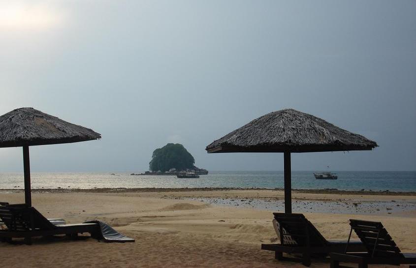 Rengis island - с пляжа Berjaya hotel (Tioman island)