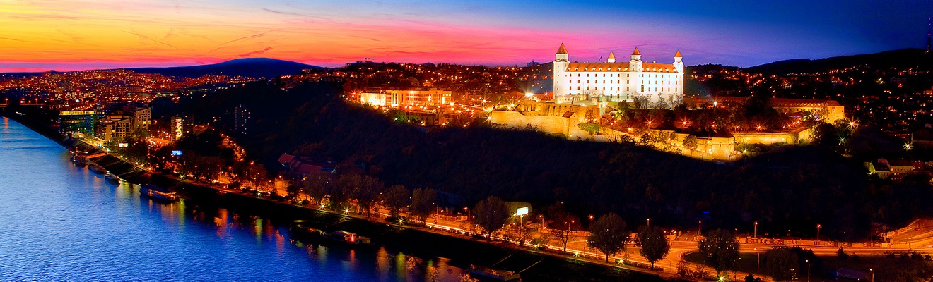 Панорама ночной Братиславы
